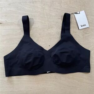 NWT!! KNIX v-neck bra. Black. Size 1